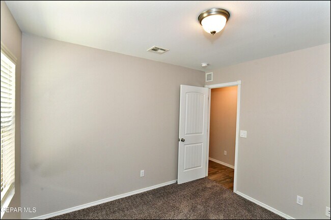 Building Photo - 963 Aircoupe Way