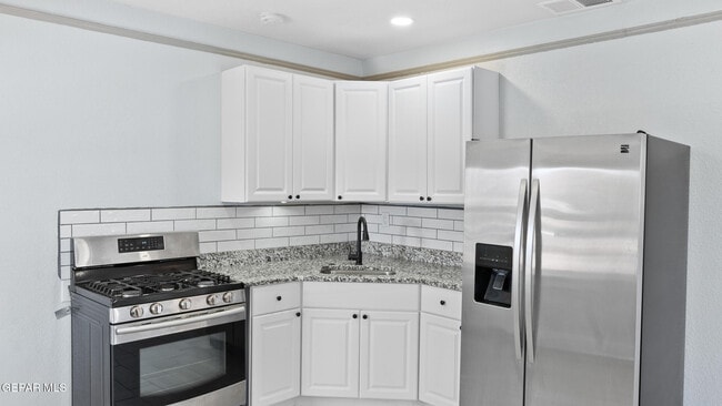 Building Photo - 3109 Douglas Ave