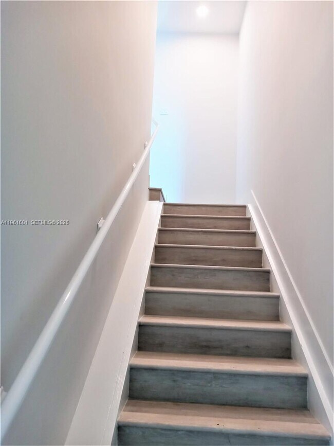 Building Photo - 2555 NE 193rd St