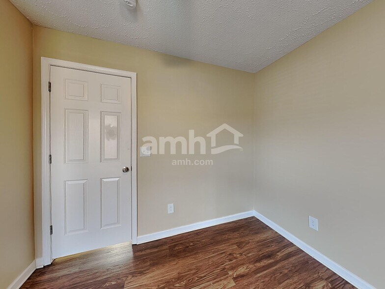 Building Photo - 2344 Hockett Dr