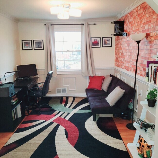 Building Photo - 210 Highmeadow Rd