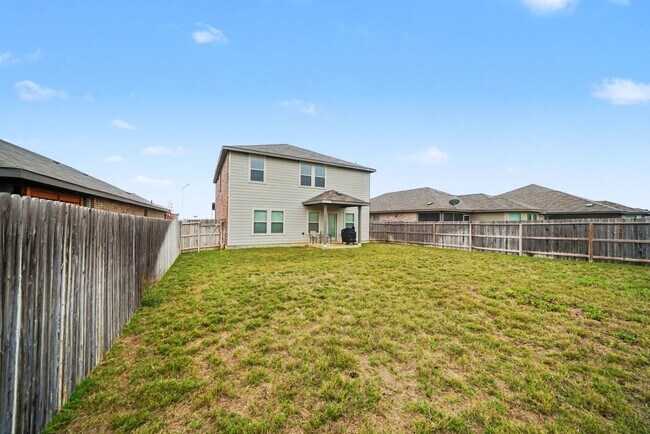 Building Photo - Stylish & Spacious 5-Bed in Prime Schertz Location! - Realtor Commission: $500