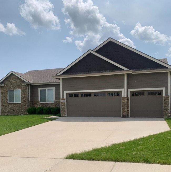 Building Photo - 16008 Springbrook Trl