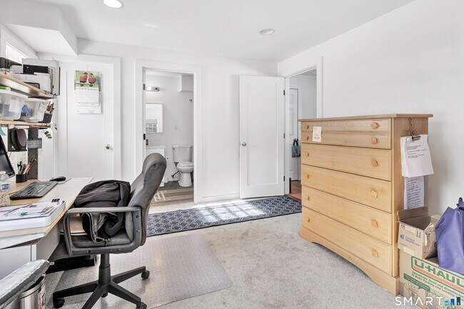 Building Photo - 70 Cranbury Rd