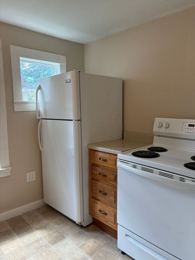 Building Photo - 1 bed 1 bath overlooking Quinebaug River