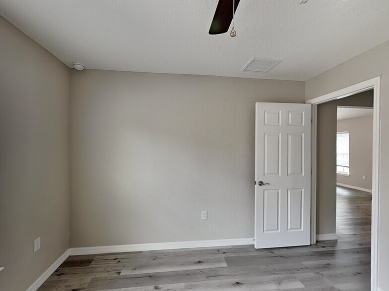 Building Photo - 3099 W Viking Ln