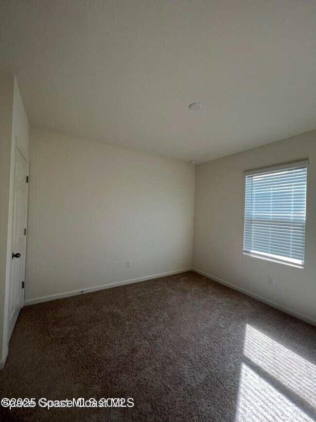 Building Photo - 7459 Tourmaline Dr
