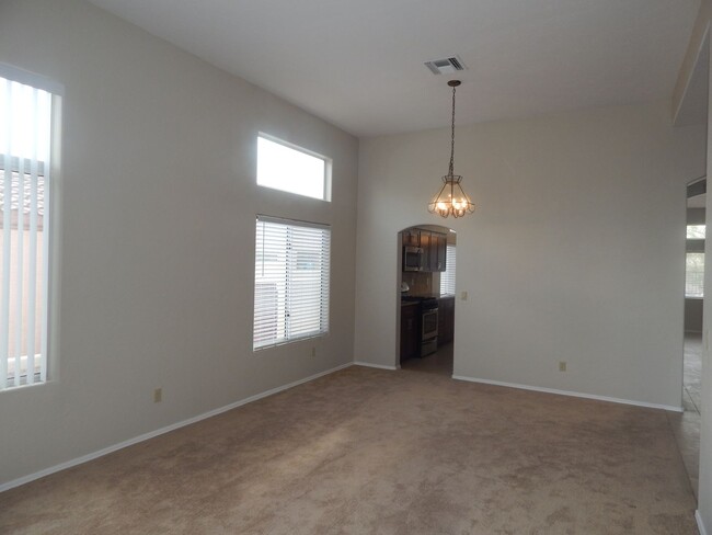 Building Photo - Great 3 Bedroom 2 Bath Home with Den & 3 C...