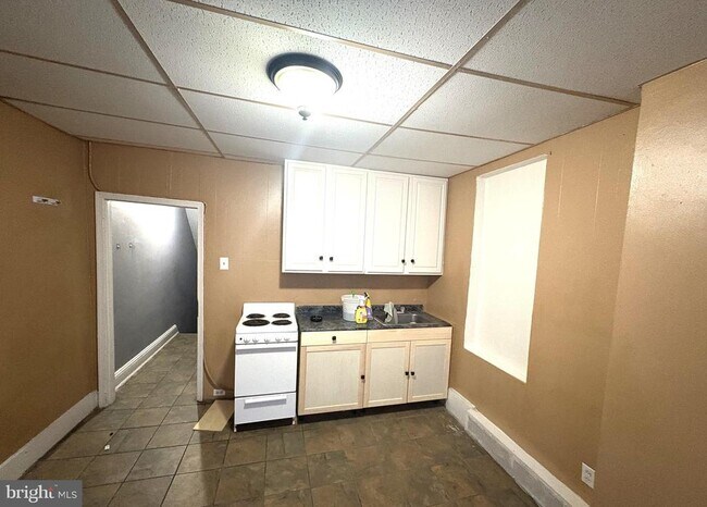 Building Photo - 3412 N Front St