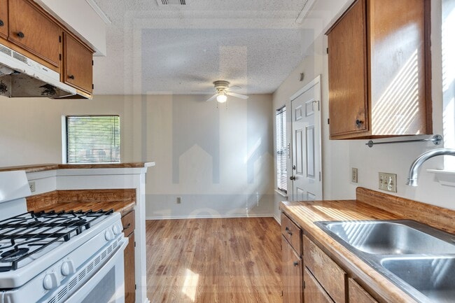 Building Photo - 3002 Breeze Terrace