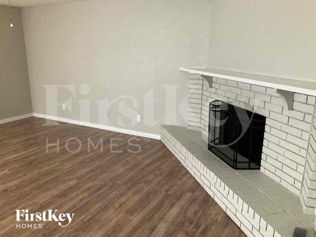 Building Photo - 1005 Loving Trail