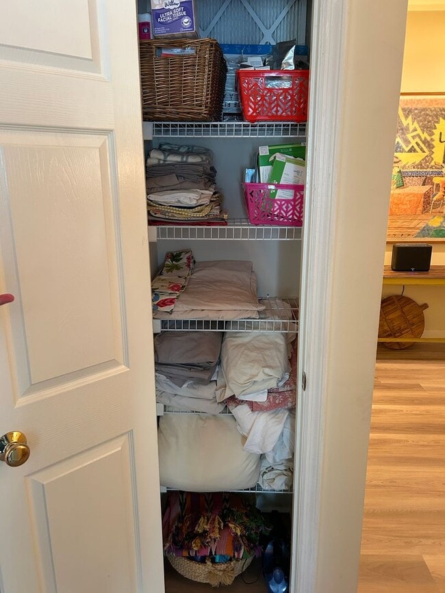 Building Photo - Fully Furnished: Stunning 3 - Bedroom 2.5 ...