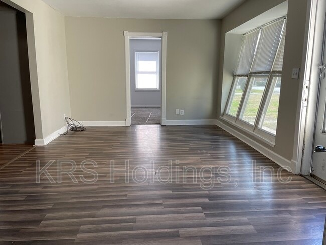 Building Photo - 816 Mullen Rd