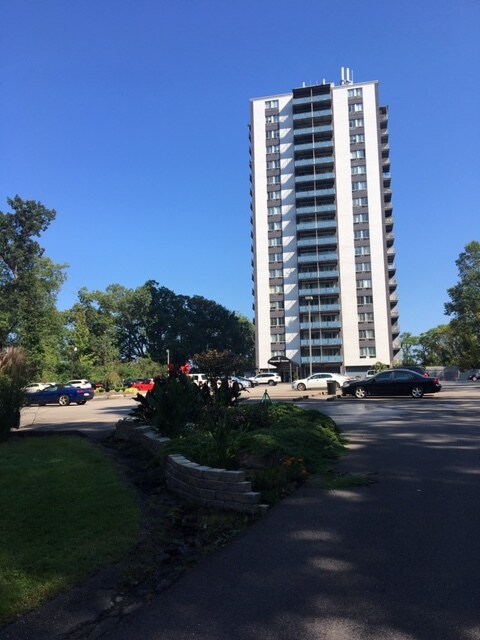 Primary Photo - 1800 Roundhill Rd