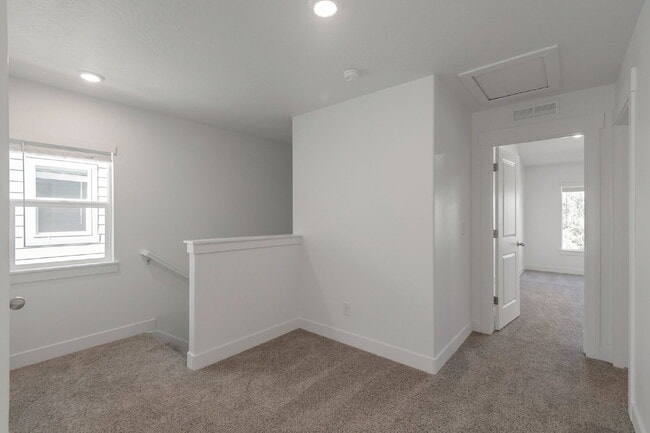 Building Photo - Modern 3-Bedroom, 2.5-Bathroom Townhome Near Highway 6 and I-15 - END UNIT