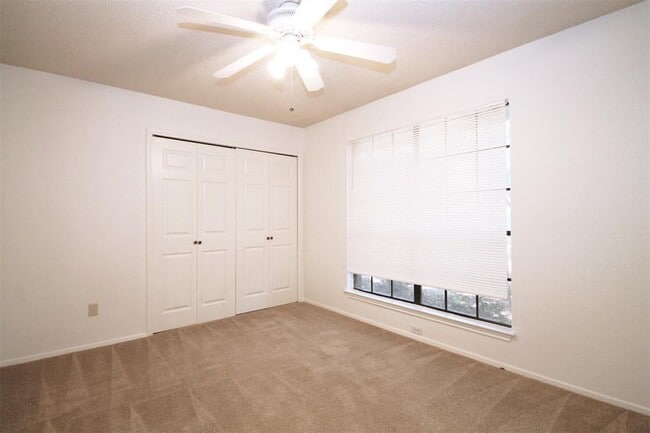 Building Photo - 6503 Heron Dr