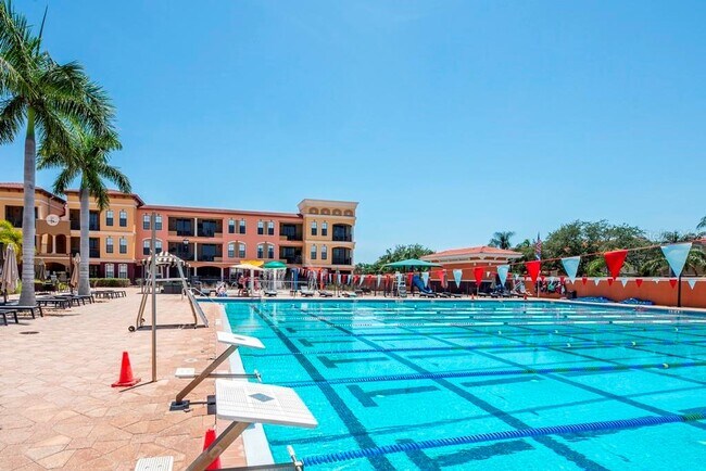 Building Photo - 13941 Clubhouse Dr