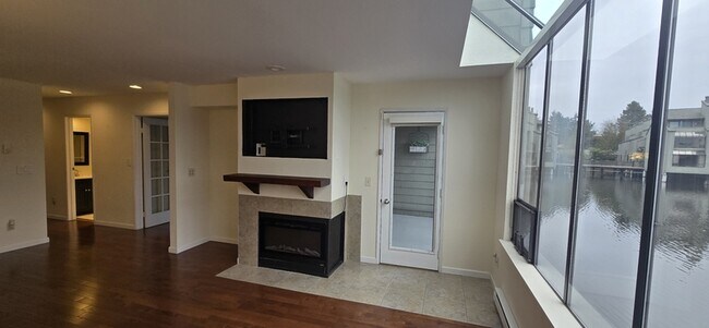 Building Photo - 7 Lake Bellevue Dr