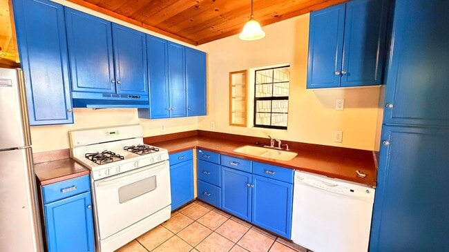 Building Photo - 54080 Pine Crest Ave