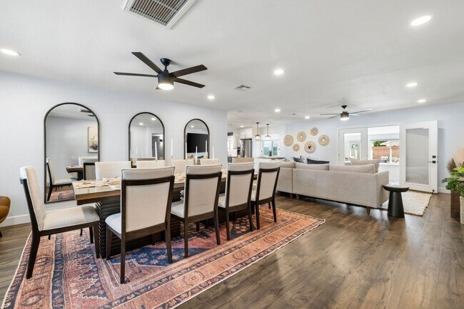 Building Photo - 8259 E Mulberry Ln