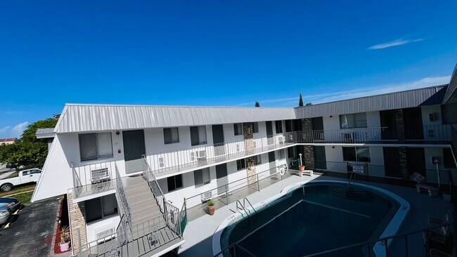 Building Photo - 1958 McKinley St Hollywood, FL 33020