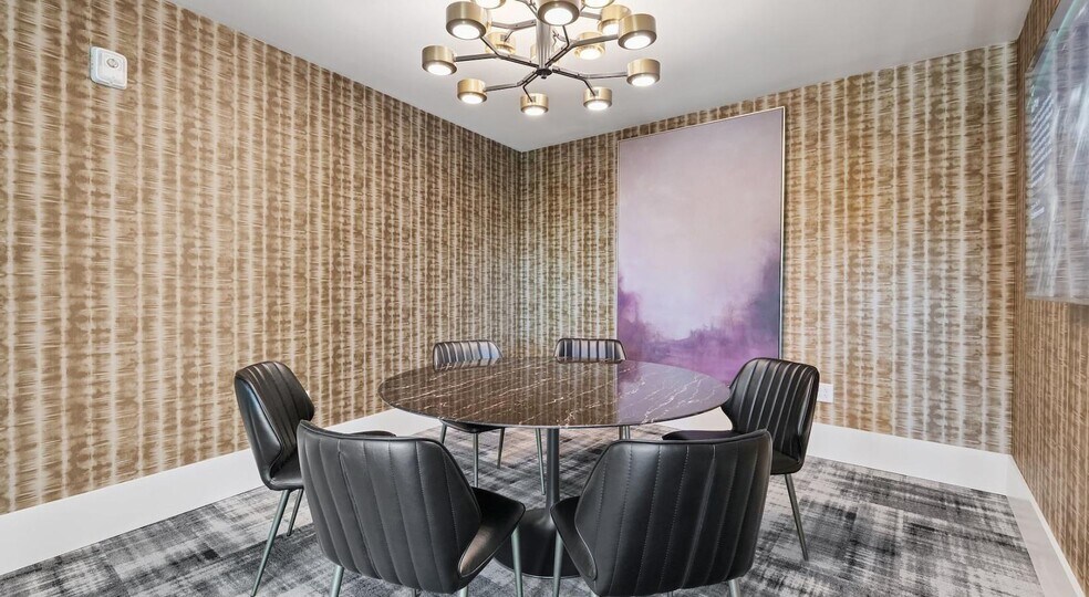 Building Photo - 1007 S Mint St