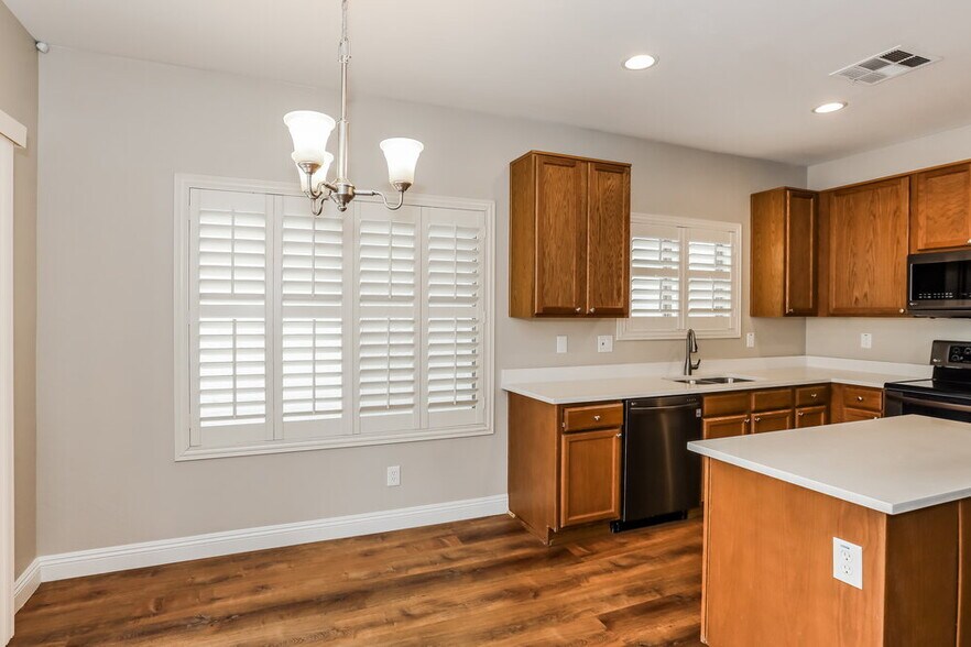 Building Photo - 2650 E Wildhorse Pl