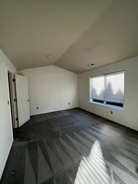 Building Photo - 20166 SW Lucas Oaks Ln