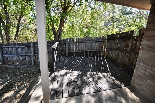 Building Photo - FOR LEASE! - 2 Bedroom - 2 Bath + 2 Car Ca...