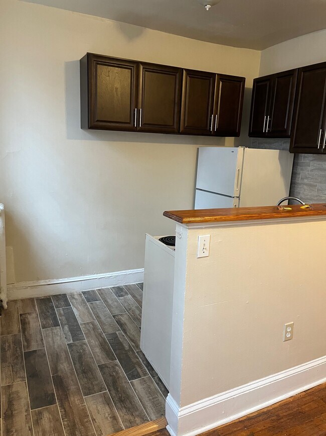 Building Photo - 4725 Chester Ave