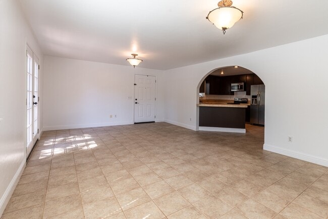 Building Photo - 300 IOLI Ranch Cir