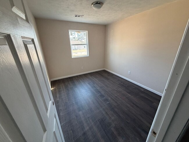 Building Photo - Go Yard!