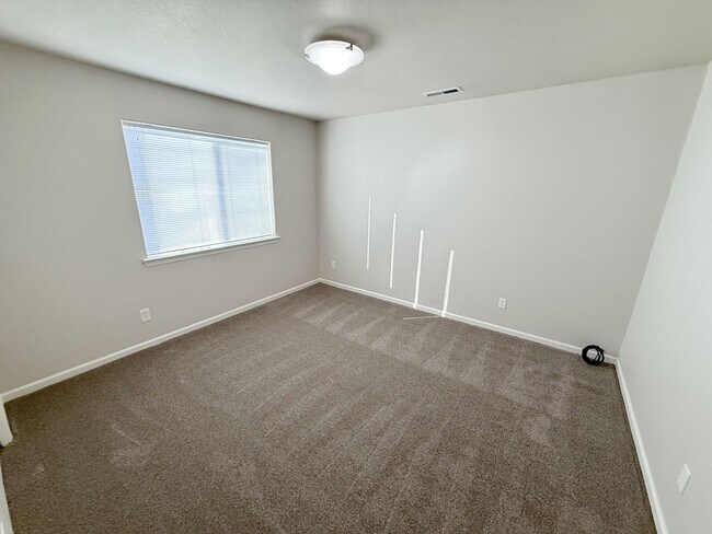 Building Photo - Three Bedroom, Two Bath House