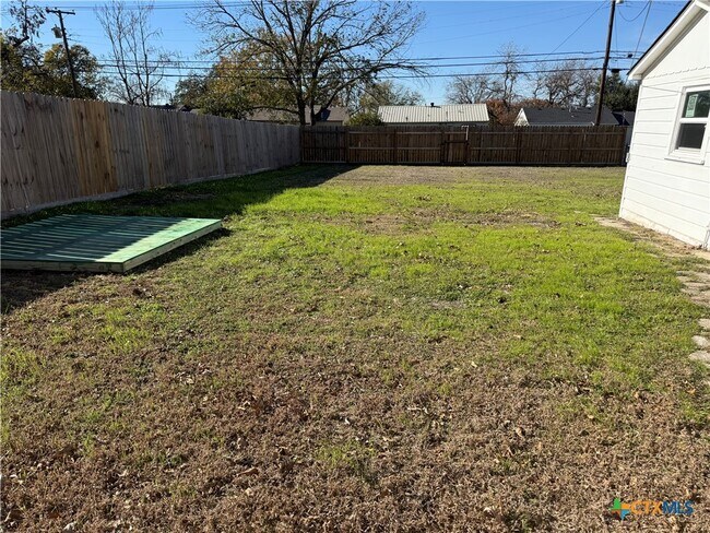 Building Photo - 1706 S 41st St