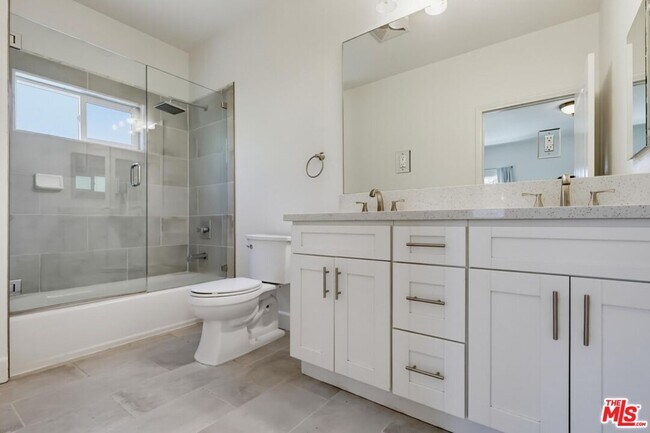Building Photo - 3528 Mesquite Dr