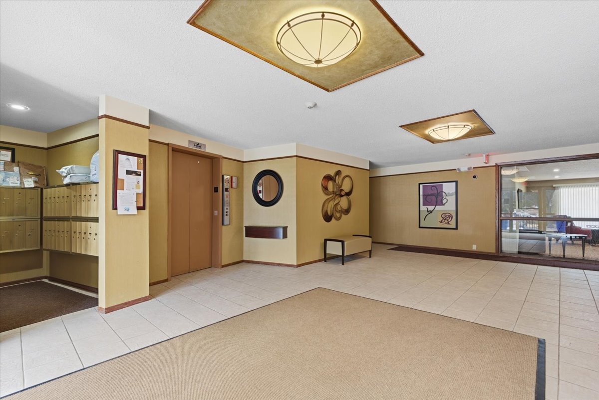 Building Photo - 10451 Greenbrier Rd