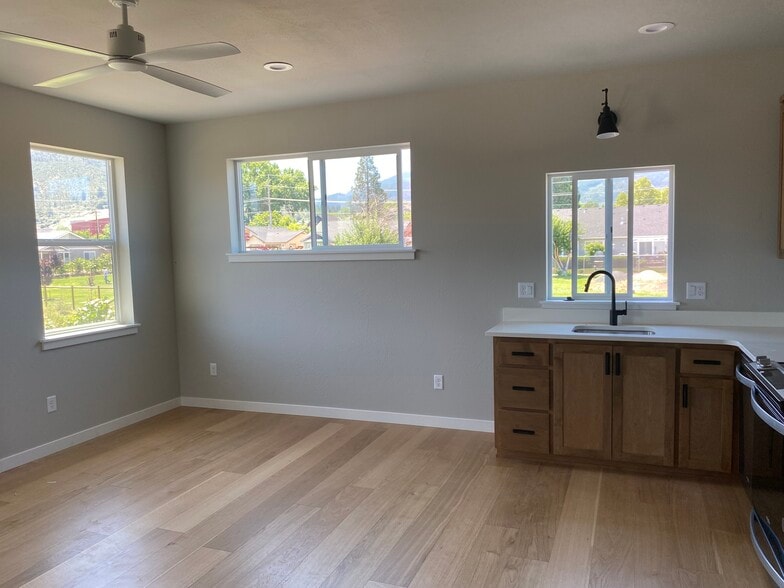 Building Photo - 314 Lithia Ave