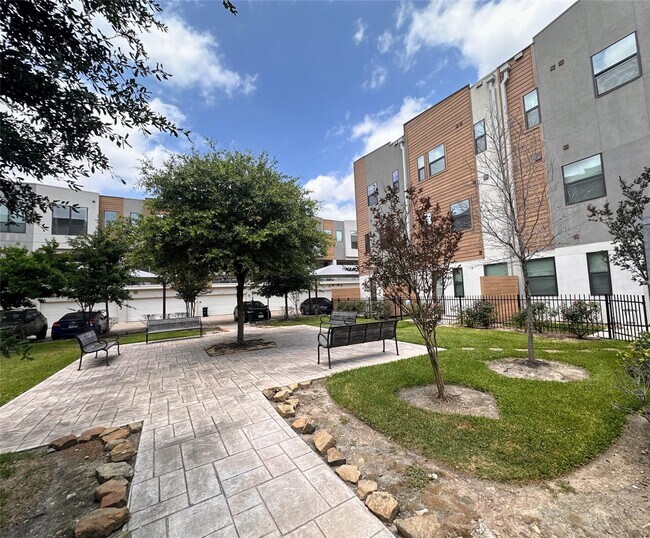 Building Photo - 2401 Crawford St