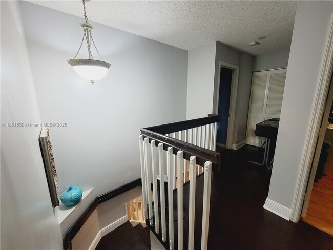 Building Photo - 10155 SW 163rd Pl