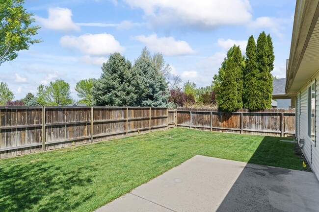 Building Photo - 3589 N Chatterton Way