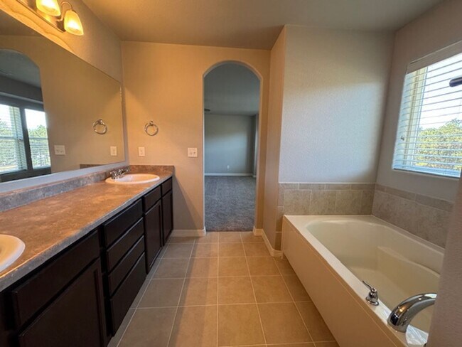 Building Photo - Nearly New 3-Bedroom Home in Beautiful Mon...