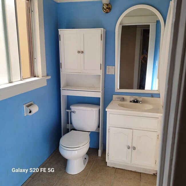 Building Photo - 1847 Wilcox Ave