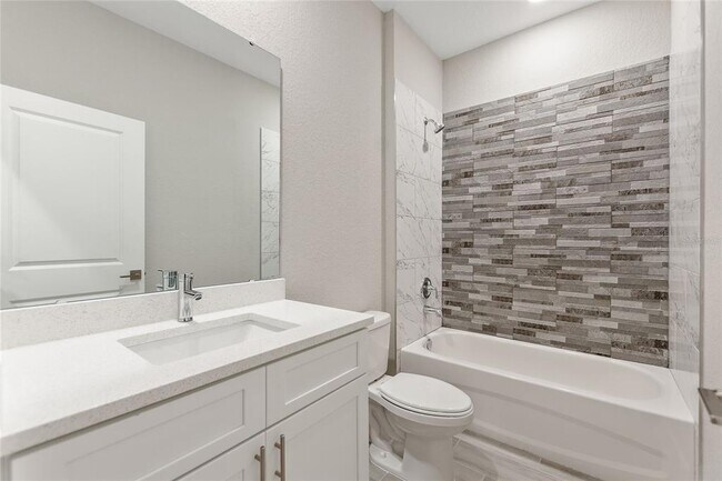 Building Photo - 330 Royal Palm Wy