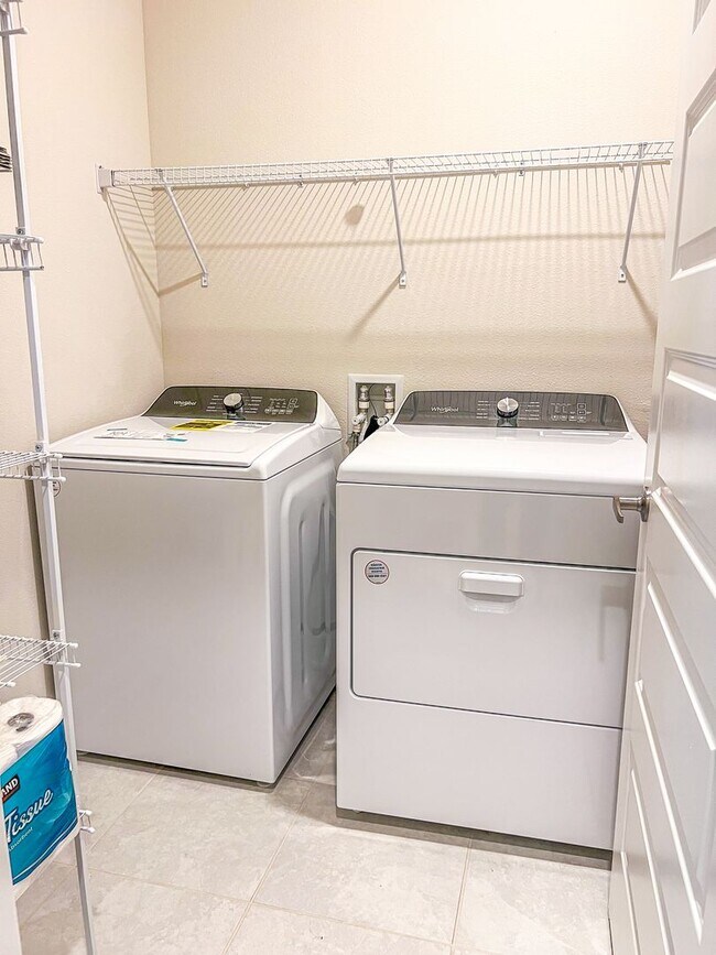 Building Photo - Beautiful 3 Bedroom Home with Pond View & No Rear Neighbors