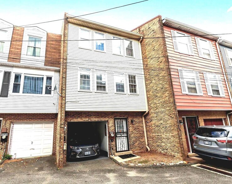 Building Photo - 1902 Curtis Ct SE