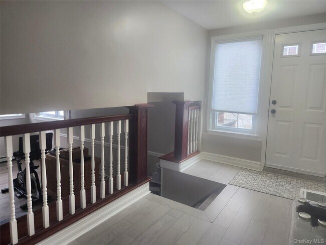 Building Photo - 244 Martin Dr