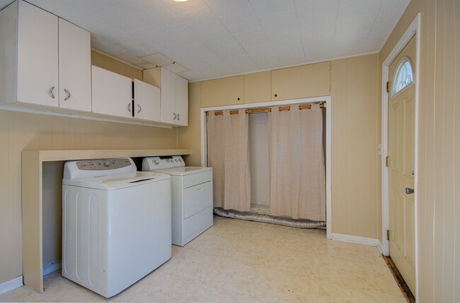 Building Photo - 2005 McDonough St