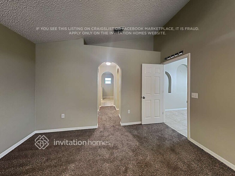 Building Photo - 5627 Oakwood Knoll Dr
