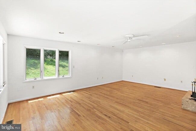 Building Photo - 12624 Golden Oak Dr