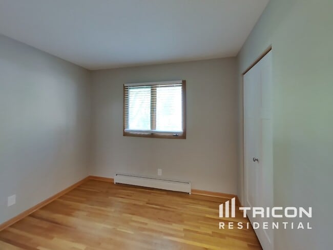 Building Photo - 1397 Pinewood Dr